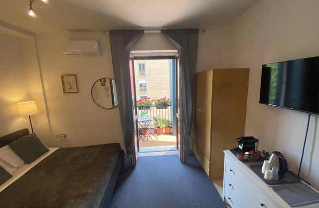 Short Rent Milan Porta Vittoria. Studio Apartment with Balcony