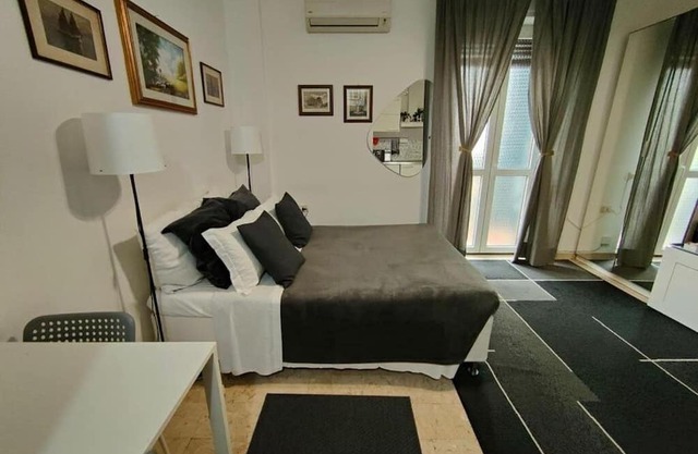 Short Rent Milan Porta Vittoria: Studio with Balcony