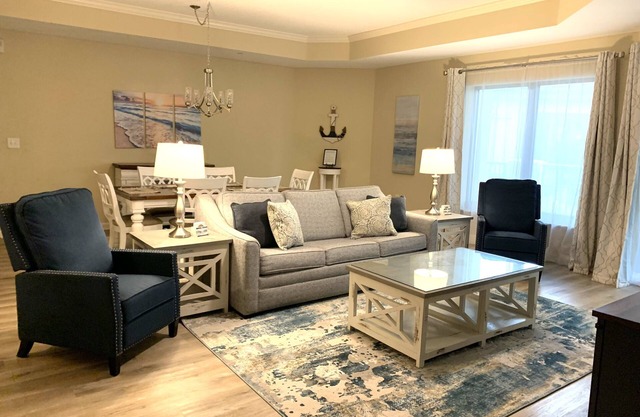Short walk to pools and the beach! Updated 2bdrm condo! All Hilton pool access!