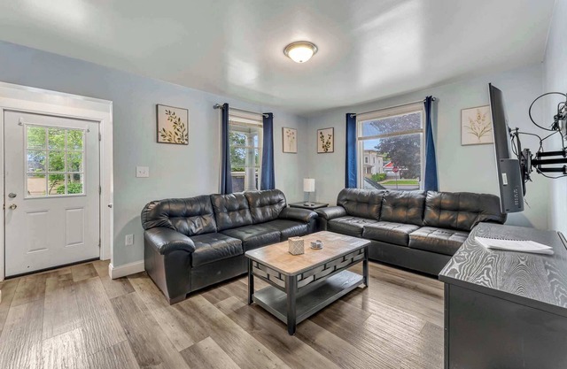 Shortstop Apt 1 - All Star Baseball Rentals