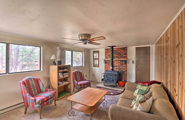 Show Low Cabin w/Fire Pit: Near Hiking!