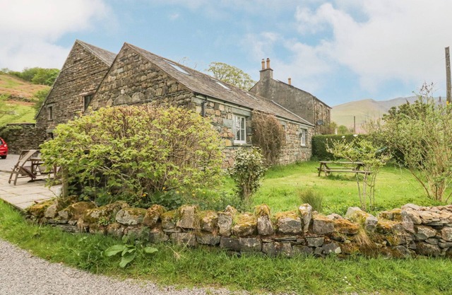 SHUNDRAW COTTAGE, pet friendly, with a garden in Threlkeld