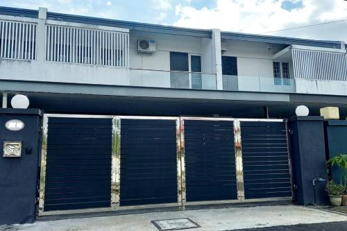 Sibu Double Story House No Smoking No Wedding Acts