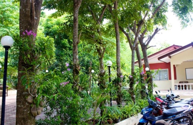 Sichang Shine Khao Resort