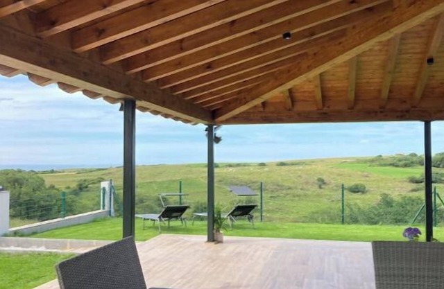 Sierra apartment with views of the Cantabrian Sea and mountains, Comillas Santillana