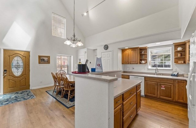 Sierra Mountain Lodge 3 Bedroom Home by RedAwning
