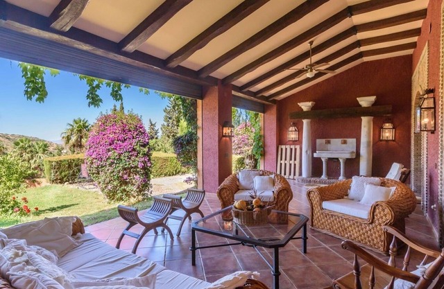 Sierra Tejeda - Casa de las Flores Alcaucín by Ruralidays