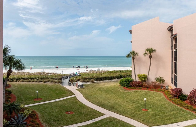 Siesta Key Beachfront Condo - 2BR Private beach access on Crescent Beach