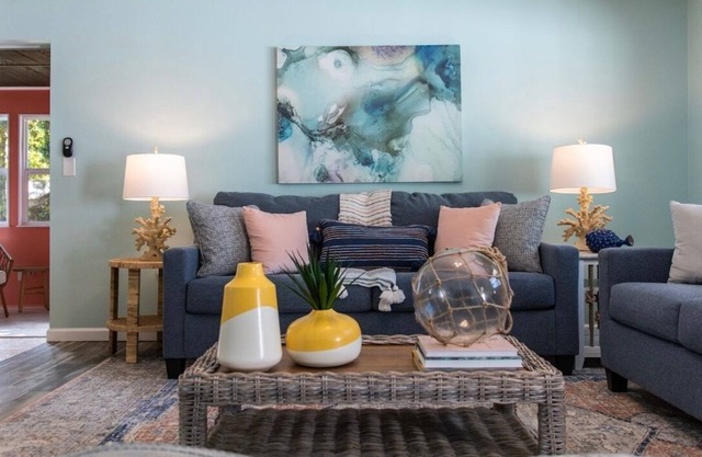 #Siestakeying new designer 1-story bungalow 5 mi. to Siesta Key beach