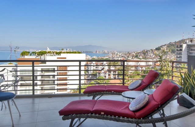 Signature By Pinnacle Modern Corner VIEW Unit 2BD/2BA
