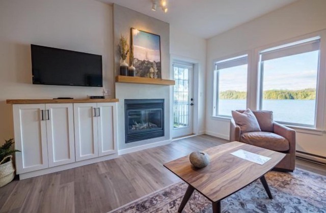 SIGNATURE COLLECTION TWO BEDROOM KING SUITE + SOAKER TUB ON PATIO