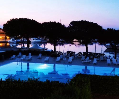 Signora Ruth - Aprilia Residence