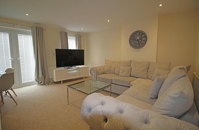 Sillars Getaways - Modern Four Bedroom Town House