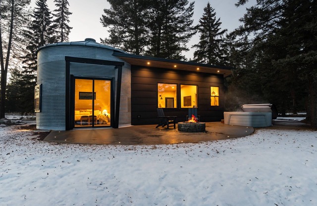 Silo - Unique and Spacious Tiny Home with Private Hot Tub and Scenic Views