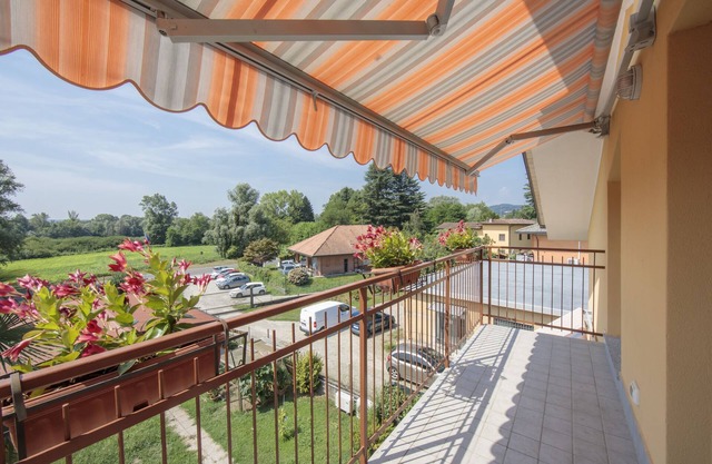 Silver Lake Apartment, Angera, Italy