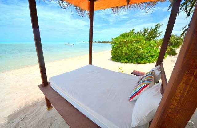 Silver Palms # 2 – Exclusive Long Bay Beachfront Retreat with Pool