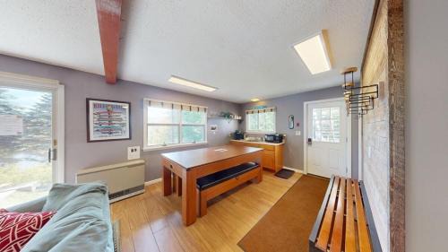 Silver Spring Chalet Spacious 4BR Retreat 1888