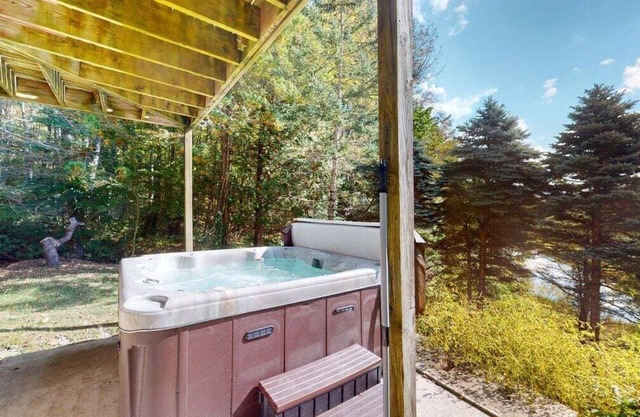 Silver Spring Chalet – Spacious 4BR Retreat in Killington Region, Pittsfield, VT, Sleeps 11
