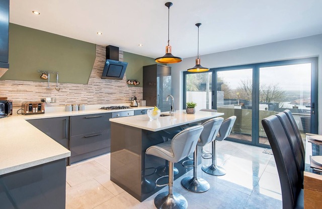 Silver Stream, Holiday Property Goodwick, nr. Fishguard, Sleeps 8, 4 bedrooms, bathrooms