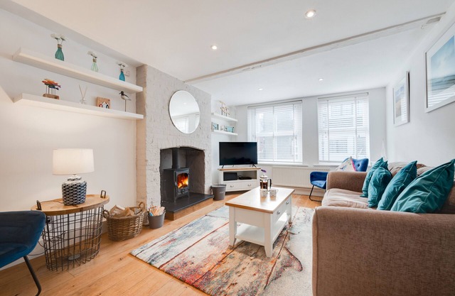Silvergate Cottage - Two Bedroom House, Sleeps 3