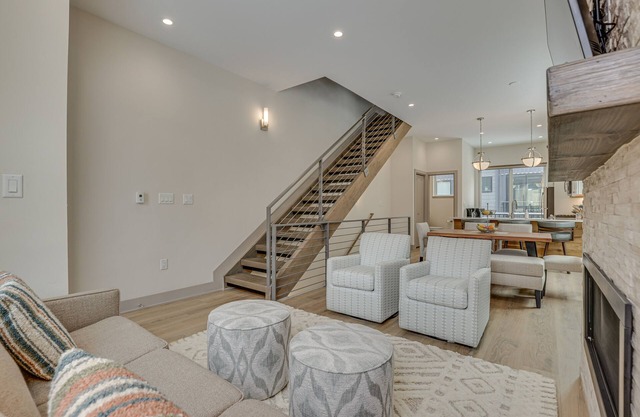 Silverthorne Townhome w/Hot Tub: Walk to Town!