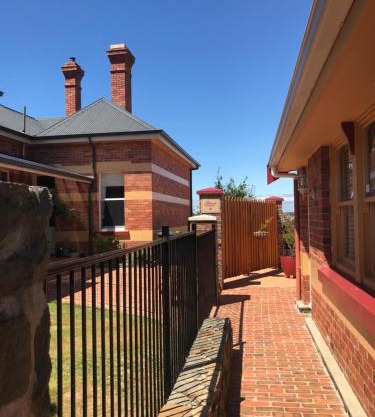 Silwood Apartment fully self contained with Kitchen and Laundry