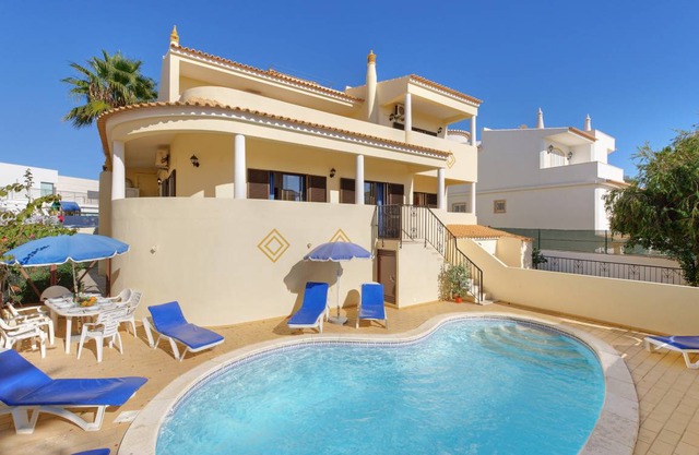 Simões - Close to Praia da Galé. W/ Private Pool, Wi-Fi, BBQ, Air/Con