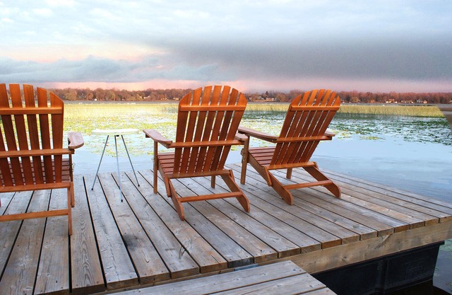 Simcoe Waterfront Home with new Hot Tub (near Casino Rama)