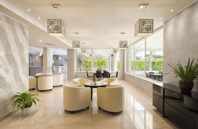 Simon Hotel