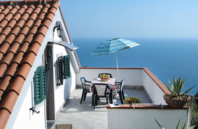 Simone (FLG130) by Interhome