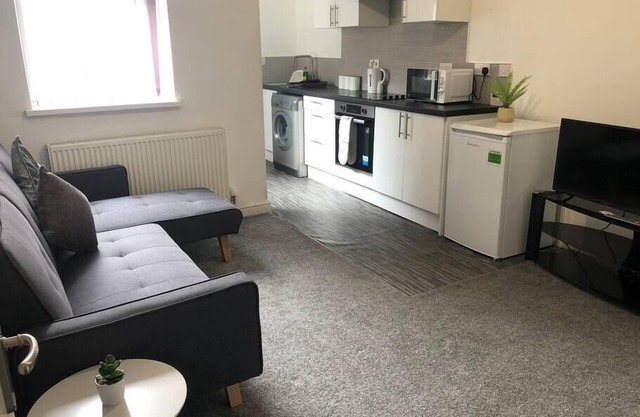 Simple and sweet, Flat on Lewis Street (1 BR)