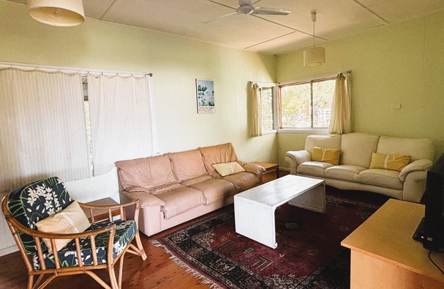 Simple beach house close to Rockpool and Bosom Beach