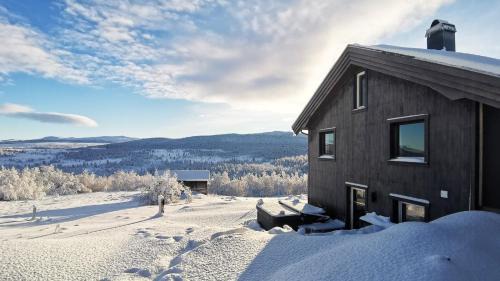 Simple Cabin Life In This Nature Cabin