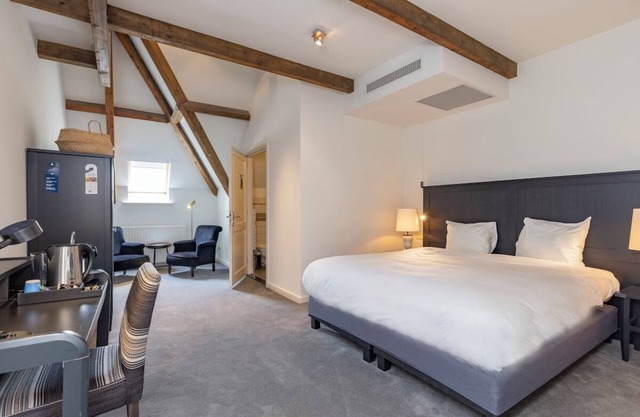 Simple Countryside Stay with Bike Access! Free Paking and Onsite Dining!