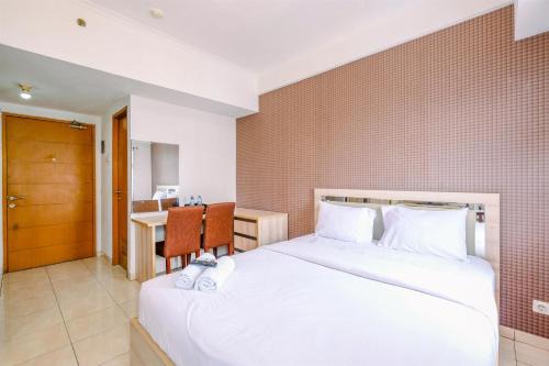 Simply Look Studio Room at Margonda Residence 2 Apartment By Travelio