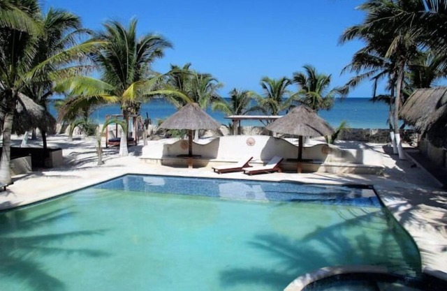 Simply Paradise. 8BR/10BA w/large pool + volleyball. Perfect for large groups!
