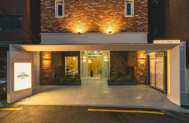 Sinchon Localfriends Hotel