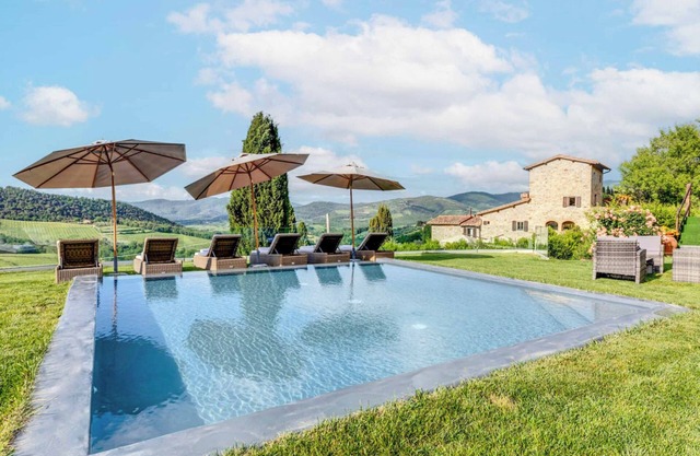 Sinfonia - Seven Bedroom Villa, Sleeps 14