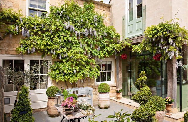 Singer House - sleeps 6 guests in 3 bedrooms