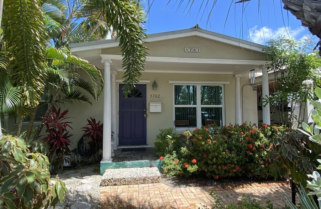Single Family Home, 3 Bedroom, 2 Baths, Pool. Great Value!