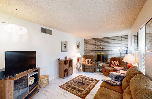 Single-level home with large yard, patio, grill, mountain views