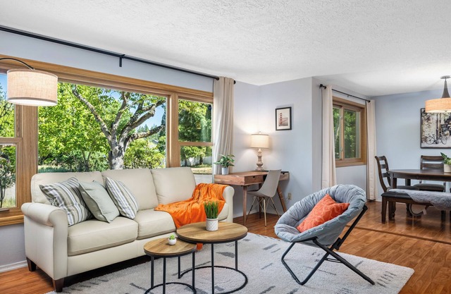 Single Level Home w/Fully Fenced Backyard and BBQ