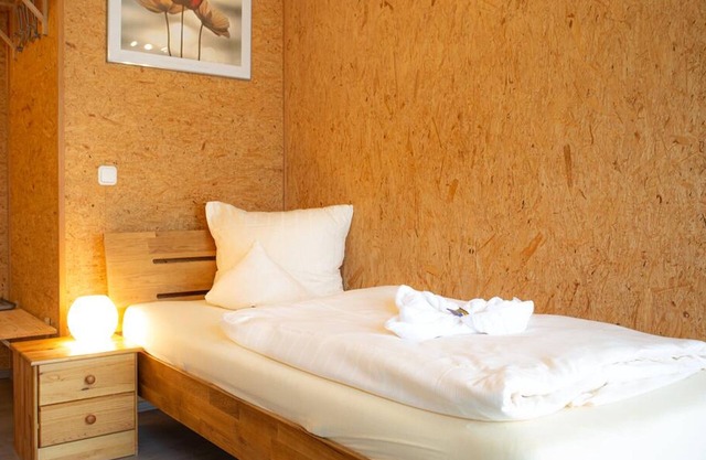 Single room with shower and WC