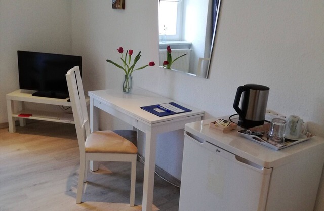 Single room-Classic-Private Bathroom-Street View