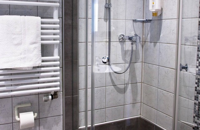 Single room-Ensuite with Shower