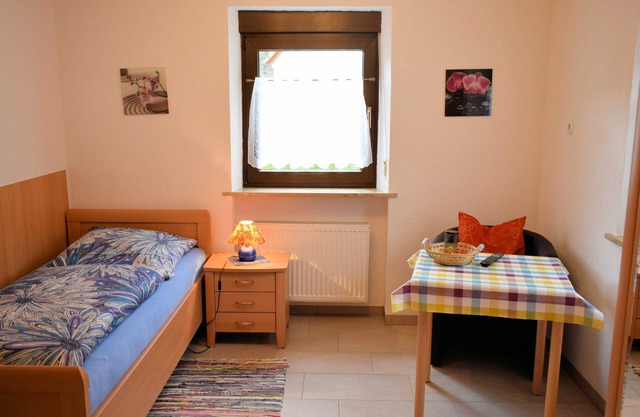 Single room (shared shower/WC) - Gästehaus Grau