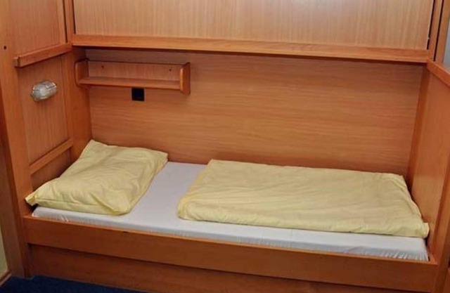 Single room, shared shower / shared toilet - Young Hotel Eduard-Heinrich-Haus