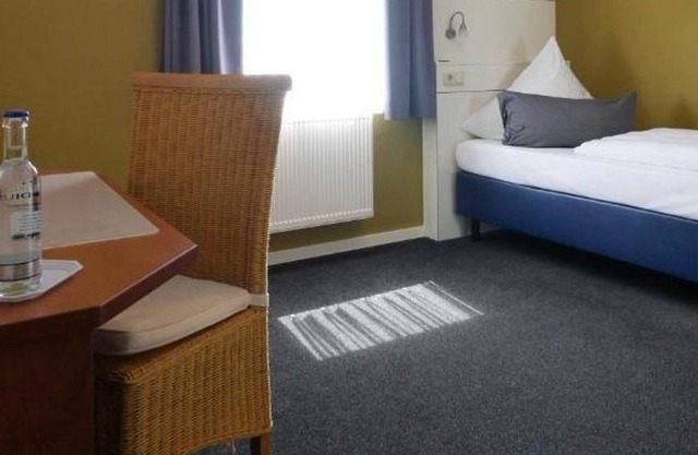 Single Room, Shower, Toilet - Hotel-Restaurant Hüllen