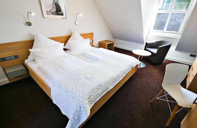 Single room, shower/WC - Burgbrohl Castle