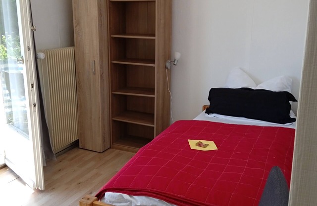 Single room with large balcony Balcony/close to the city 1st floor 22m2